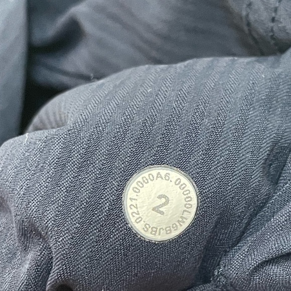 Lululemon Beyond the Studio Crop True Navy size 2 - Picture 5 of 9